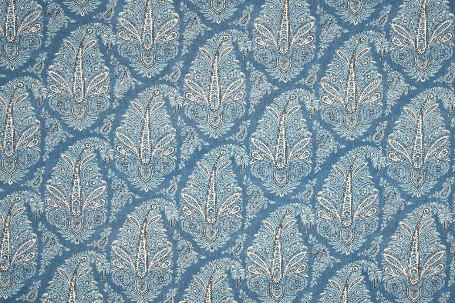 Egerton Paisley linen - Red colorway repeat