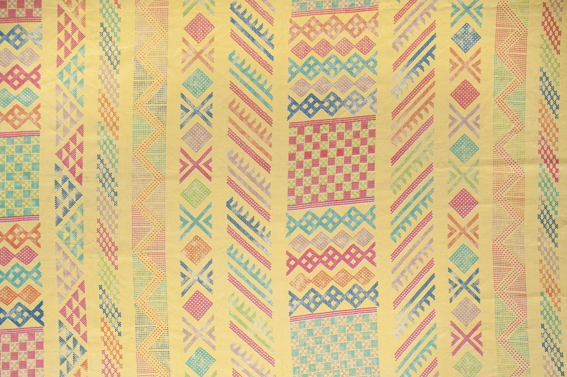 Tangier Multi geometric linen - Sunburst/Multi-Color colorway repeat